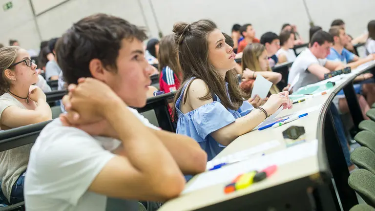Primer día de la última selectividad en Navarra.  PABLO LASAOSA 07