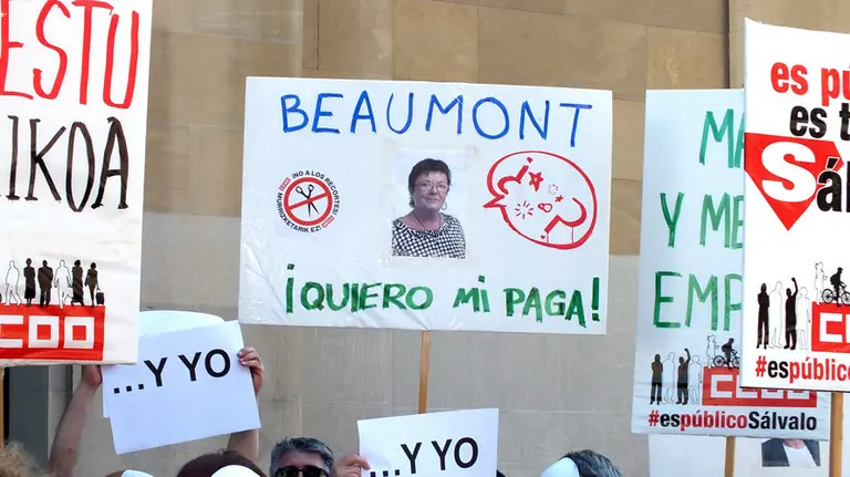 CCOO se manifiesta frente al Palacio de Navarra en defensa de los derechos de los pensionistas. S. REDíN  (6)