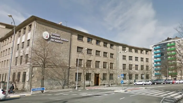 El colegio Nuestra Señora de el Huerto acoge la exposición 'No soy piedra'.