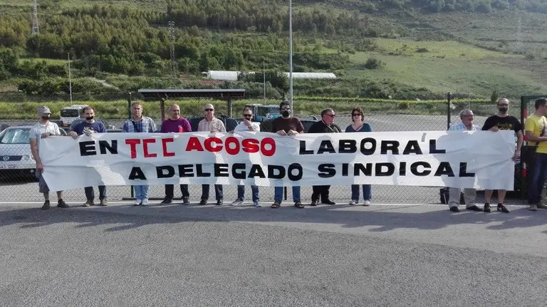 Trabajadores del TCC en la concentración de esta mañana de jueves.