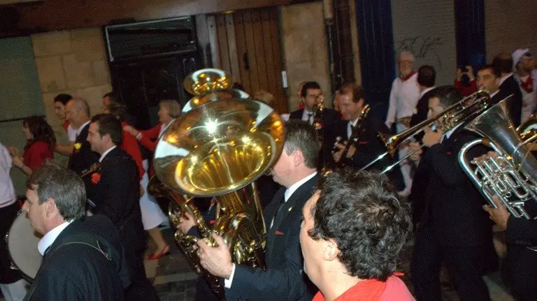 Las dianas salen al amanecer por el casco viejo. RUFINO LASAOSA