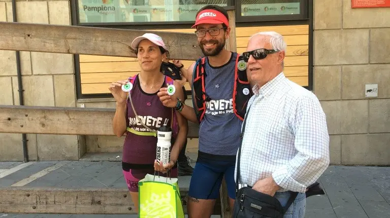 Pamplona recibe a los atletas ciegos que recorren España por la investigación de las enfermedades raras.  (4)