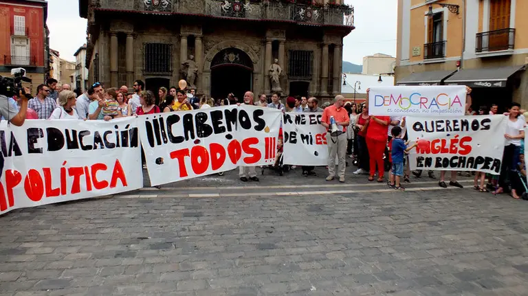 Las escuelas infantiles se concentran frente al ayuntamiento (1)