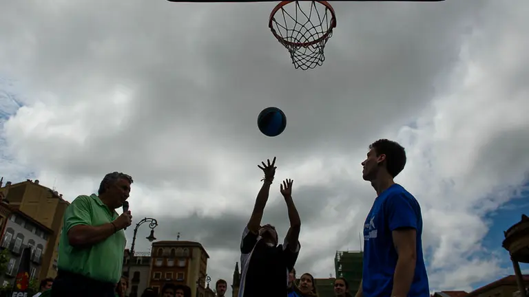Día del baloncesto en la calle con la presencia de Fernando Romay PABLO LASAOSA 06