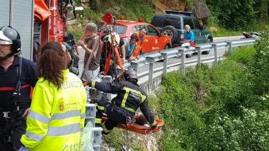 Rescate de un motorista en Garralda.