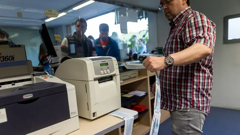 Venta de entradas en el estadio de El Sadar para el partido de play-off entre Osasuna y Girona. (9). IÑIGO ALZUGARAY