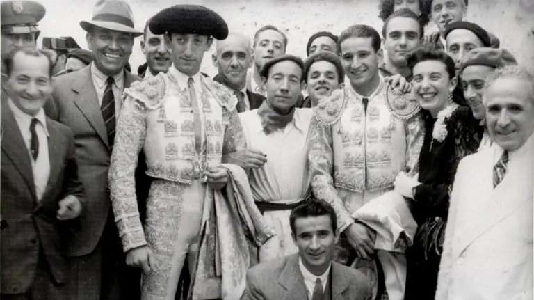 Corrida del 7 de julio de 1943 con Manolete a la izquierda. ZUBIETA Y RETEGUI.