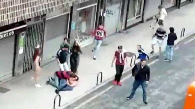 Multitudinaria pelea en Getxo.