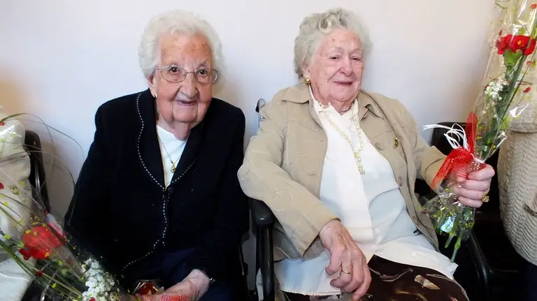 Fiesta en la Misericordia para homenajear a cinco centenarios. S. REDíN (14)