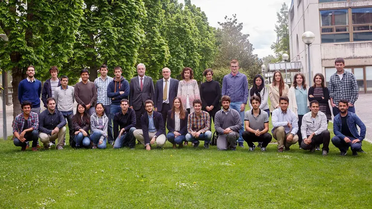 La Universidad Pública de Navarra (UPNA) ha clausurado el XXI Seminario de Innovación Empresarial y ha entregado los diplomas a los estudiantes. UPNA (1)