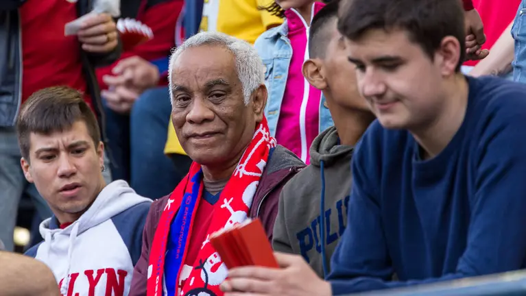 Imágenes de la grada de El Sadar en el partido de la final del play-off entre Osasuna y Girona (15). IÑIGO ALZUGARAY