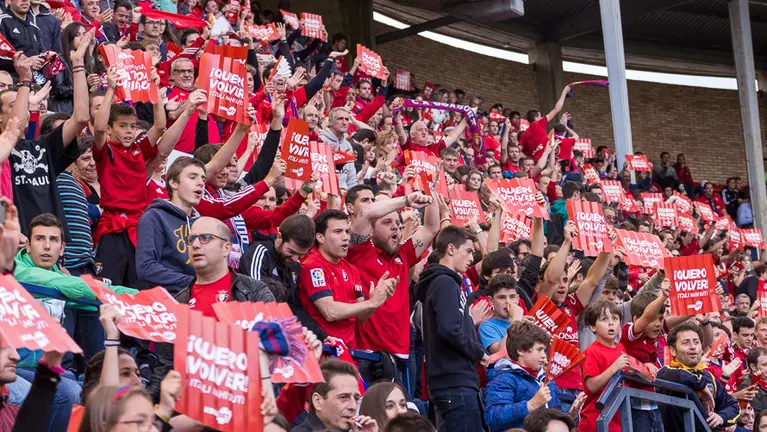 Imágenes de la grada de El Sadar en el partido de la final del play-off entre Osasuna y Girona (43). IÑIGO ALZUGARAY