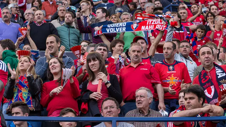 Imágenes de la grada de El Sadar en el partido de la final del play-off entre Osasuna y Girona (44). IÑIGO ALZUGARAY
