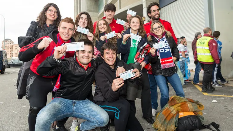 Venta de entradas para el partido de vuelta de la final del play-off en el que Osasuna se jugará el ascenso en Girona (13). IÑIGO ALZUGARAY