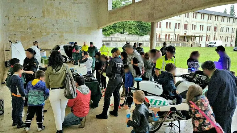 Jornada de puertas abiertas de la Guardia Civil en Alsasua.