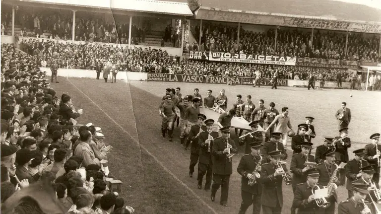 Ascenso de Osasuna en San Juan con la Pamplonesa en 1961.
