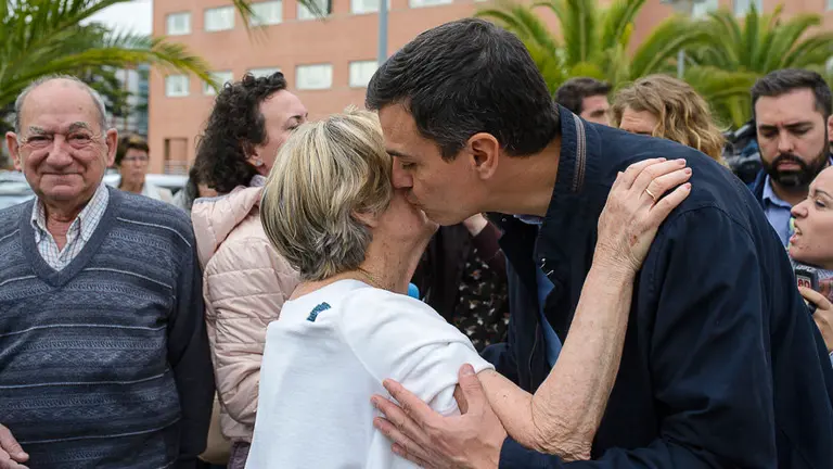 El lider del PSOE, Pedro Sánchez, durante un acto de campaña en el complejo hospitalario de NavarraPABLO LASAOSA 02