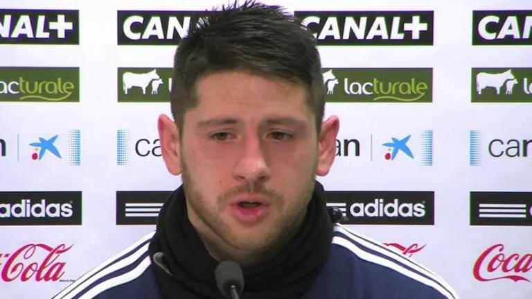 Javier Acuña en rueda de prensa en Tajonar. Foto web ultimahora.com