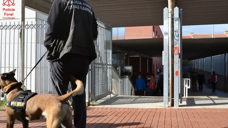 Unidad canina de la Policía Foral.