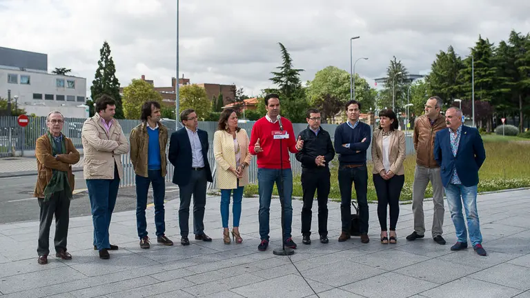 La coalición UPN-PP durante un acto de capaña en el Complejo Hospitalario de Navarra. PABLO LASAOSA 04