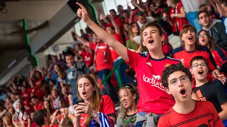 Pantalla gigante en el Anaitasuna para el Girona - Osasuna 4