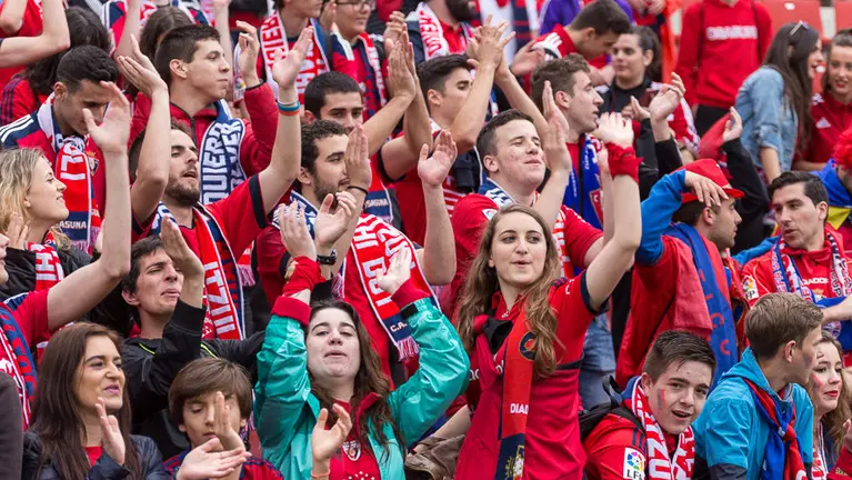Imágenes de la afición en la grada del Estadio Montolivi (2). IÑIGO ALZUGARAY