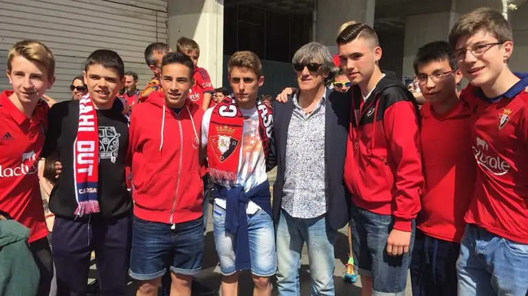 Los jugadores de Osasuna se preparan para el paseo triunfal por Pamplona (7)