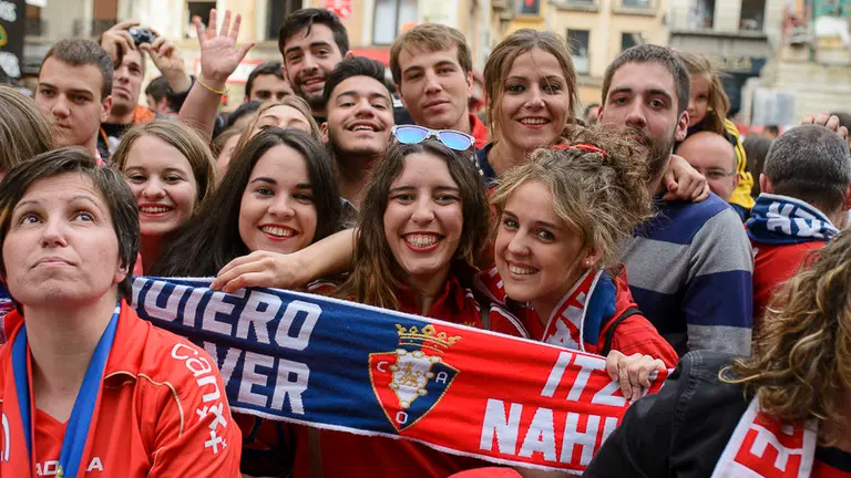 Osasuna y su afición celebran en Pamplona el ascenso a Primera. PABLO LASAOSA 43
