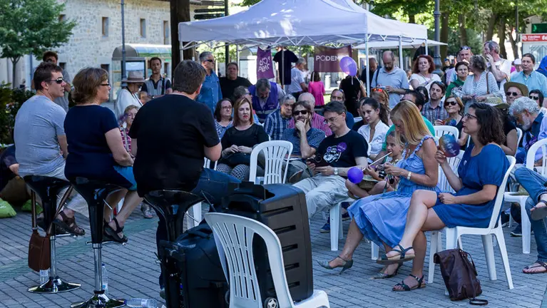 Acto electoral de Unidos Podemos con los candidatos Sof&iacute;a Perez y Eduardo Santos y el eurodiputado Miguel Urban (11). I&Ntilde;IGO ALZUGARAY