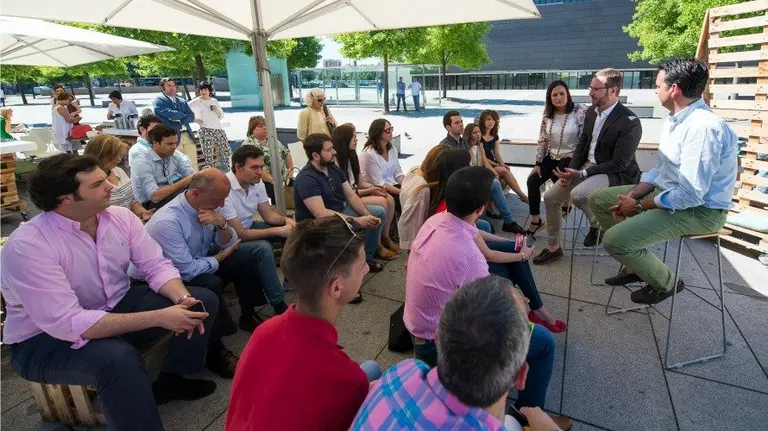Javier Maroto, ha destacado en estas elecciones hay que elegir el extremismo radical de Pablo Iglesias y la moderación del Partido Popular.
