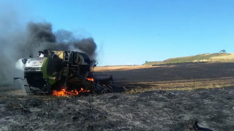 Una cochadora ardiendo en Allo.