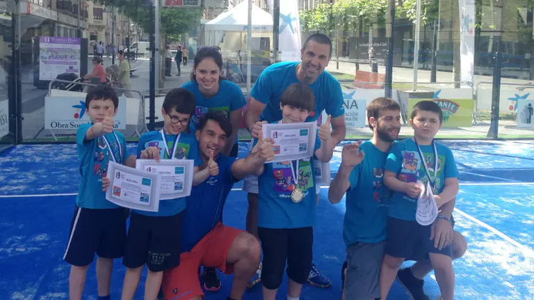 Entrega de diplomas de pádel adaptado.