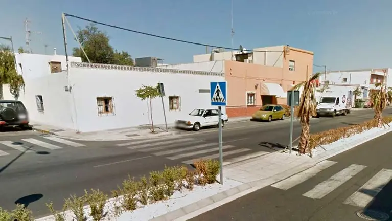 Calle principal de la barriada de Campohermoso en Almería, localidad donde ha ocurrido el suceso.