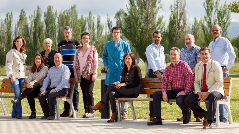 Los representantes de las asociaciones que recibirán 5000 euros de Tu proyecto solidario, de Volkswagen Navarra Solidaria