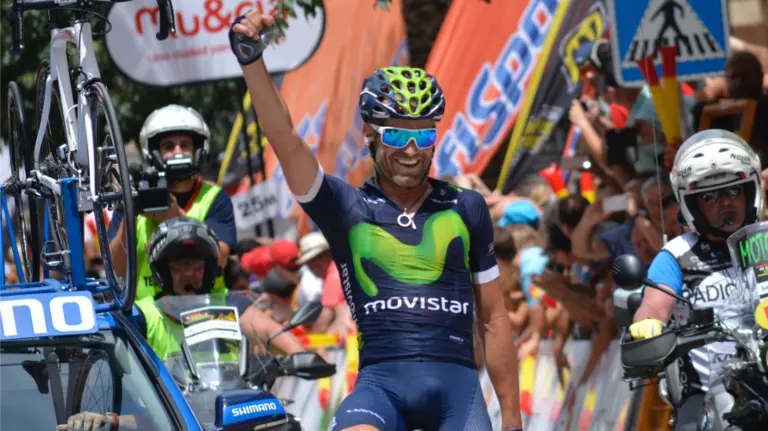 Rojas llega en solitario a la meta. Foto Movistar.