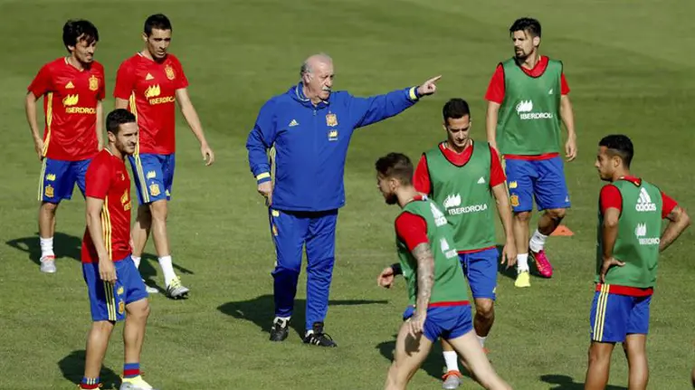 Del Bosque entrena a la selección española. Efe.