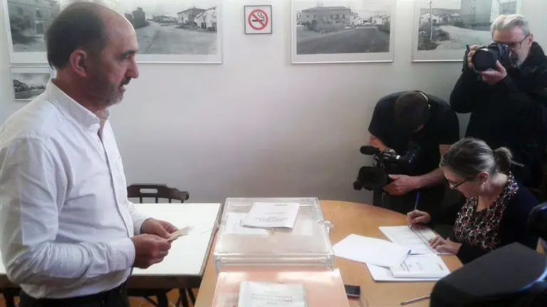 Daniel Innerarity, votando el 26J (EP).