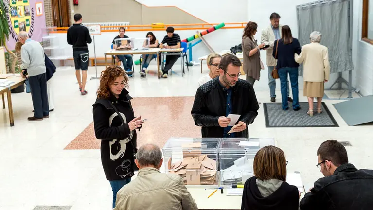 Jornada electoral en el C.P. Ermitagaña de Pamplona (1). IÑIGO ALZUGARAY