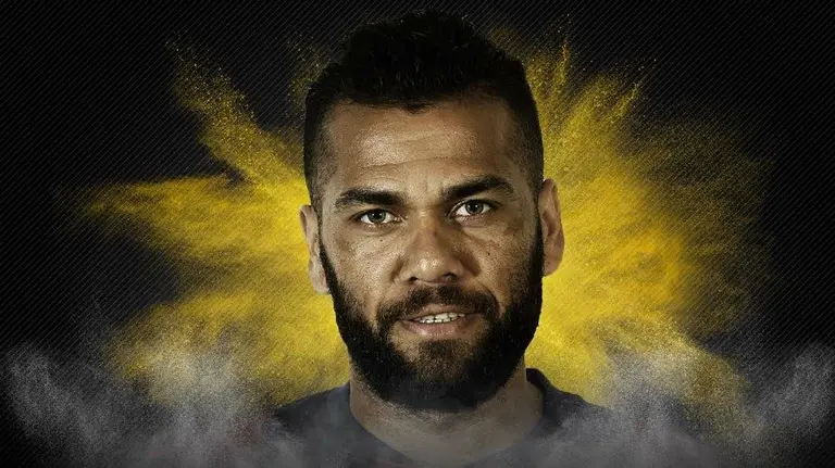 Dani Alves firma con la Juventus para la próxima temporada 2017. JUVENTUS