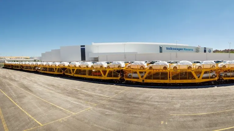 Tren con Volkswagen Polo.