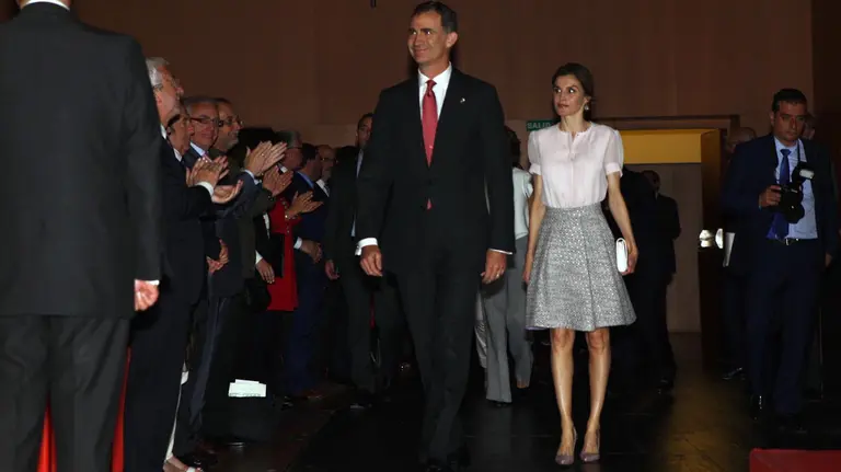 Llegada de los Reyes de España a Pamplona recibidos por Uxue Barkos. ÍÑIGO ALZUGARAY (2)