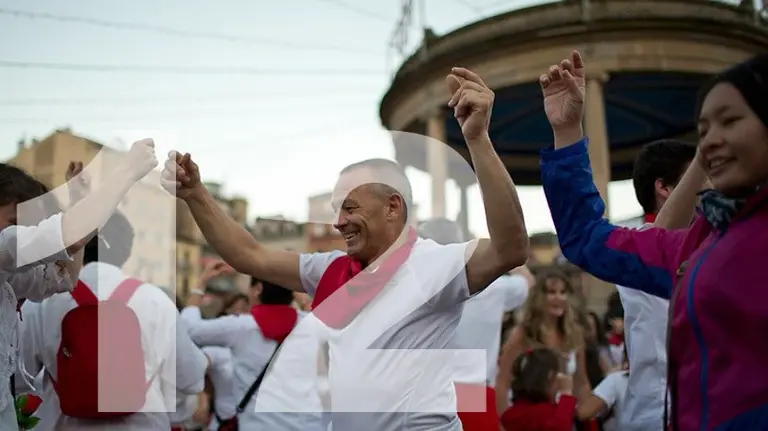 Txistus en San Fermín en Pamplona. Jotas, danzas, sanfermines, fiesta. JESÚS GARZARÓN