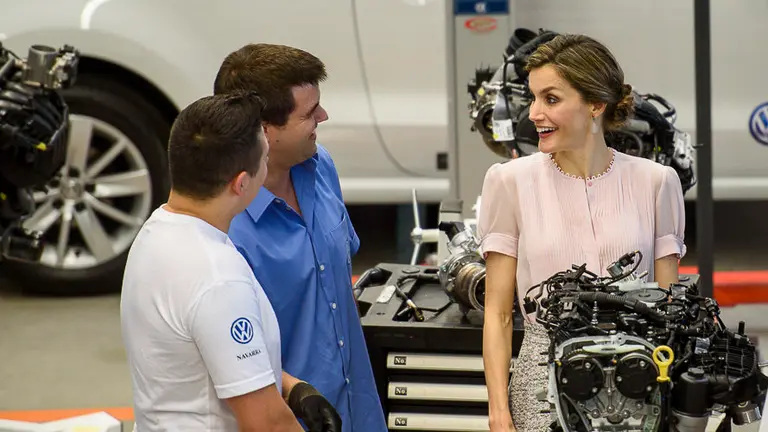 Los Reyes de España visitan la Fábrica de Volkswagen Navarra. PABLO LASAOSA 11