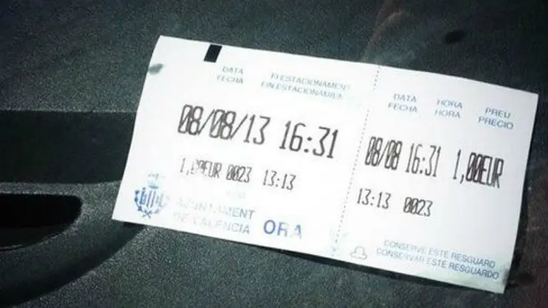 Un ejemplo de ticket de la zona azul de Pamplona. @gemmatamarit