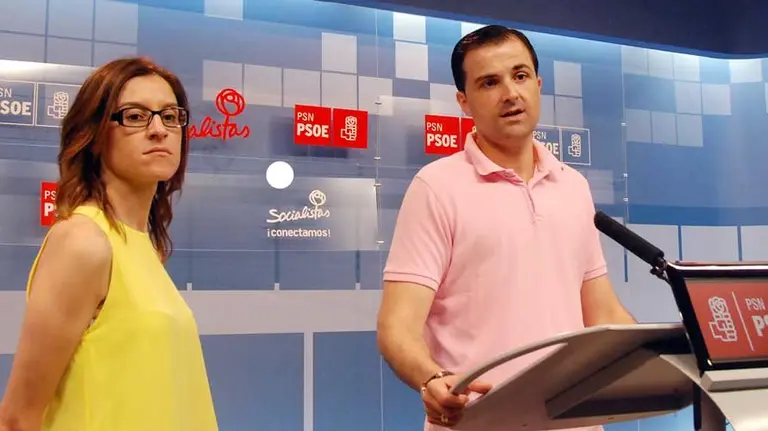 José María Acerete  y Nuria Medina de PSN-PSOE de Olazagutía.