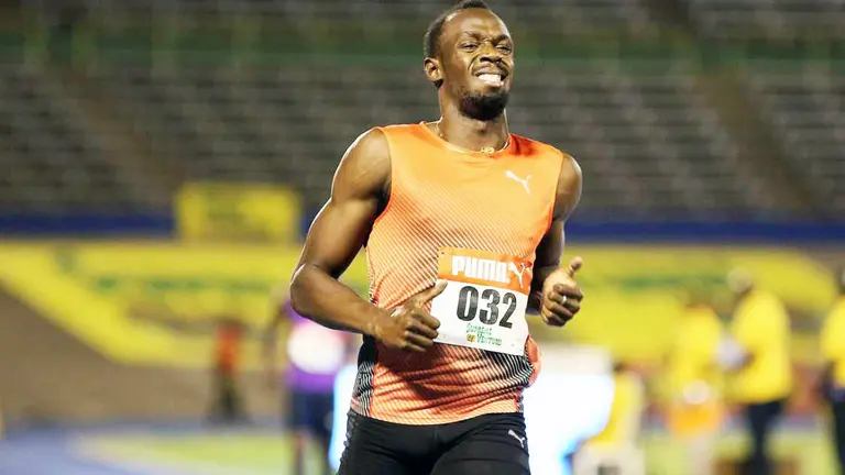 Usain Bolt, en el momento de sufrir su lesión en los campeonatos de Jamaica.(RTVE).