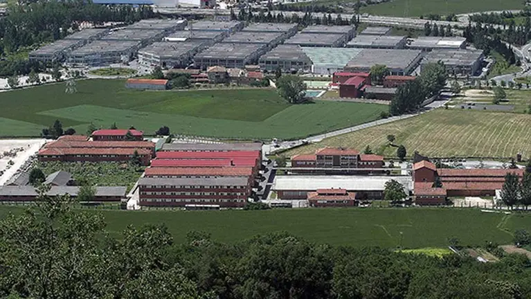 Imagen de los cuarteles y el polígono de Aizoáin.