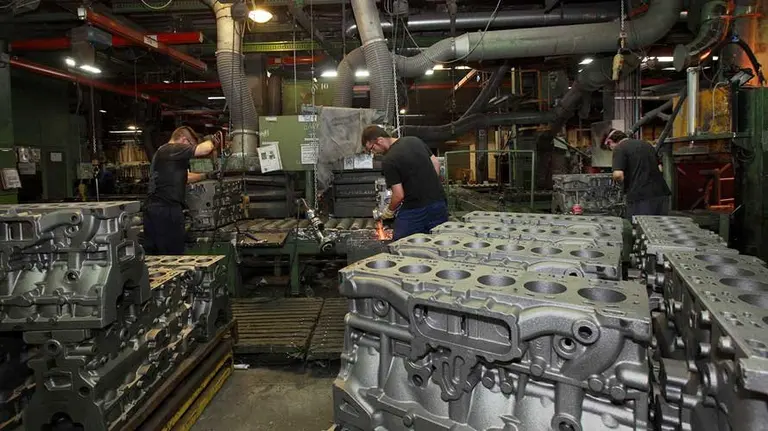 Trabajadores de una fábrica en Navarra.