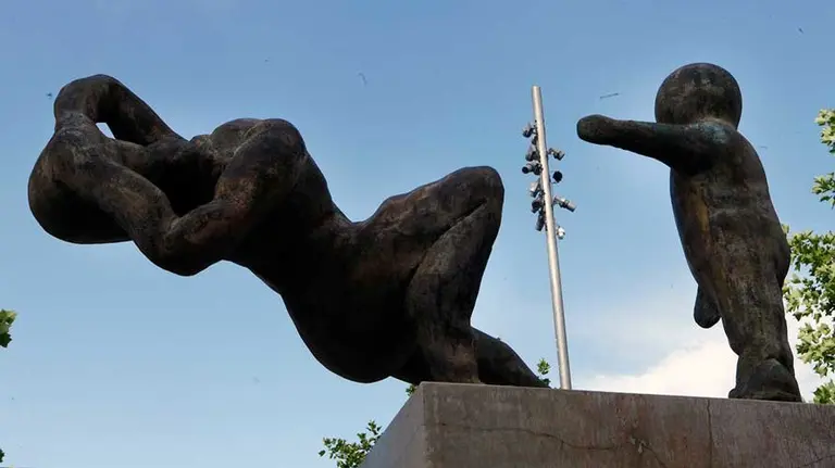 Monumento a las víctimas del terrorismo en Pamplona.