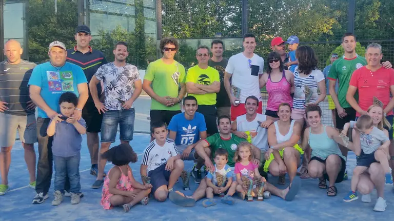 Ganadores, organizadores y familias de ANA